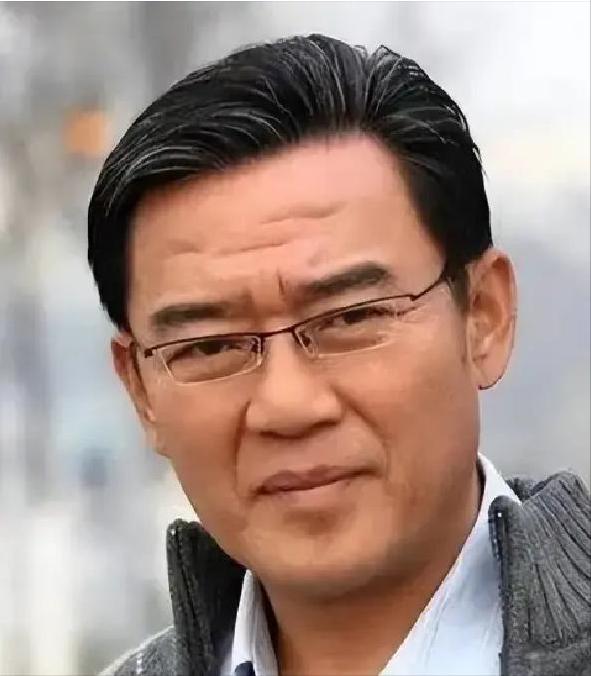 1987年台湾开放探亲后，李立群的父亲竟然让他回大陆看望同父异母的大哥！
 
