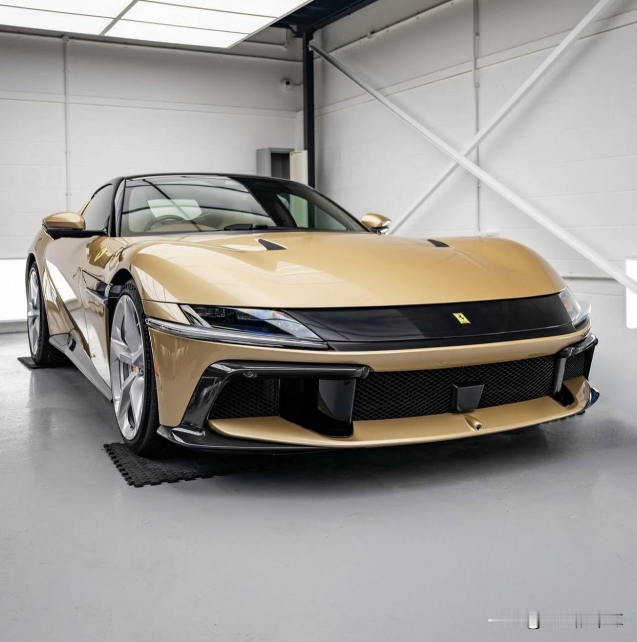 浅金Ferrari 12 Cilindri