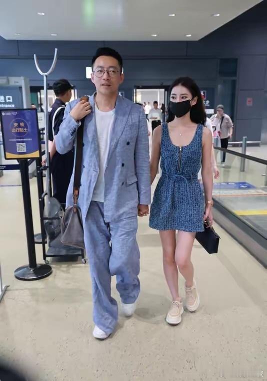 大s女儿保姆直播卖货，孩子没人管！​马筱梅直接换人，不拖。​杨阿姨干了十三年，最