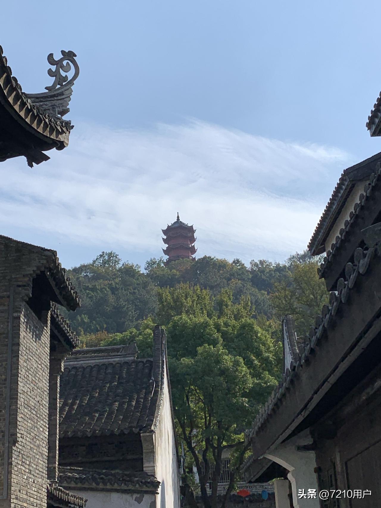 往年这个时候，大爷大妈都在着急的问什么时候了一点动静都没有，马上要拿七月份的养老