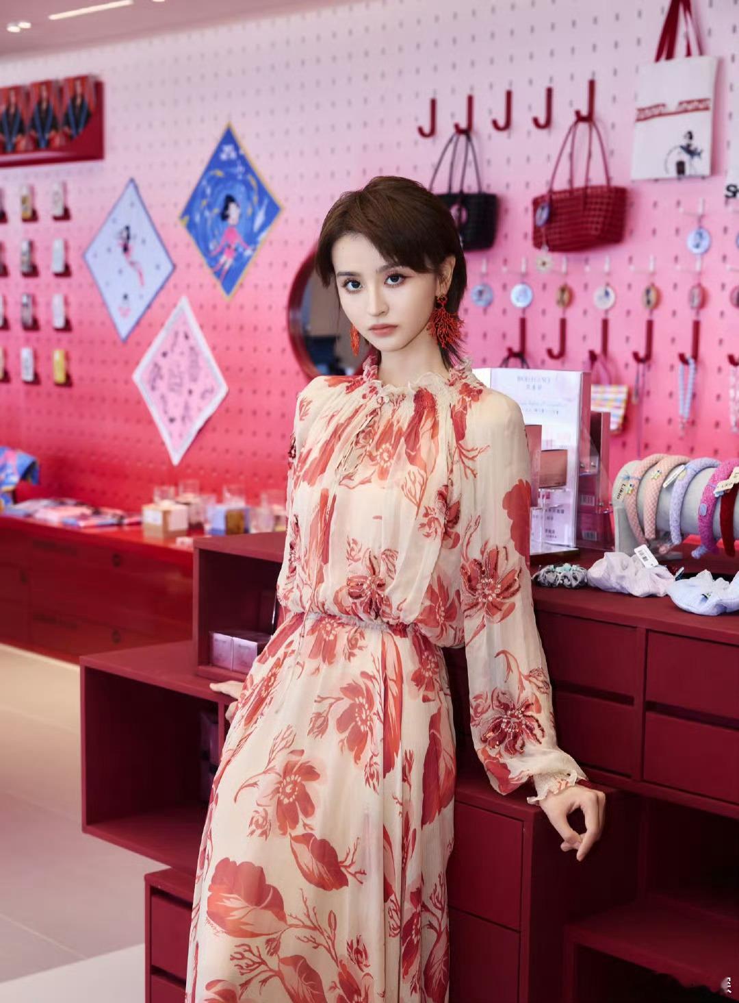 金子涵退圈后首个活动 状态是很好，不过退圈之前还出席活动吗…？ ​​​