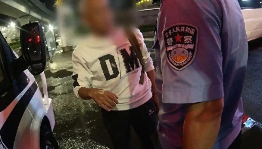7月31日，青岛城阳警方公开通报一起干扰警务办公秩序的典型案例，为广大市民敲响安
