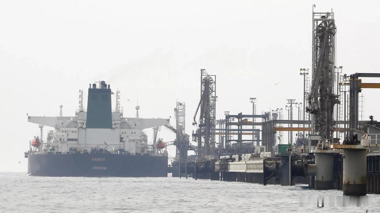 媒体：美军已拦截三艘伊朗油轮

据路透社援引消息人士的信息报道，美军已在美国总统