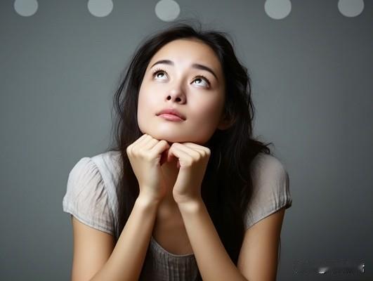 突然发现梁靖崑是赶鸭子上架来的！

虽然是一名老将，还带着伤，先不管他的竞技状态