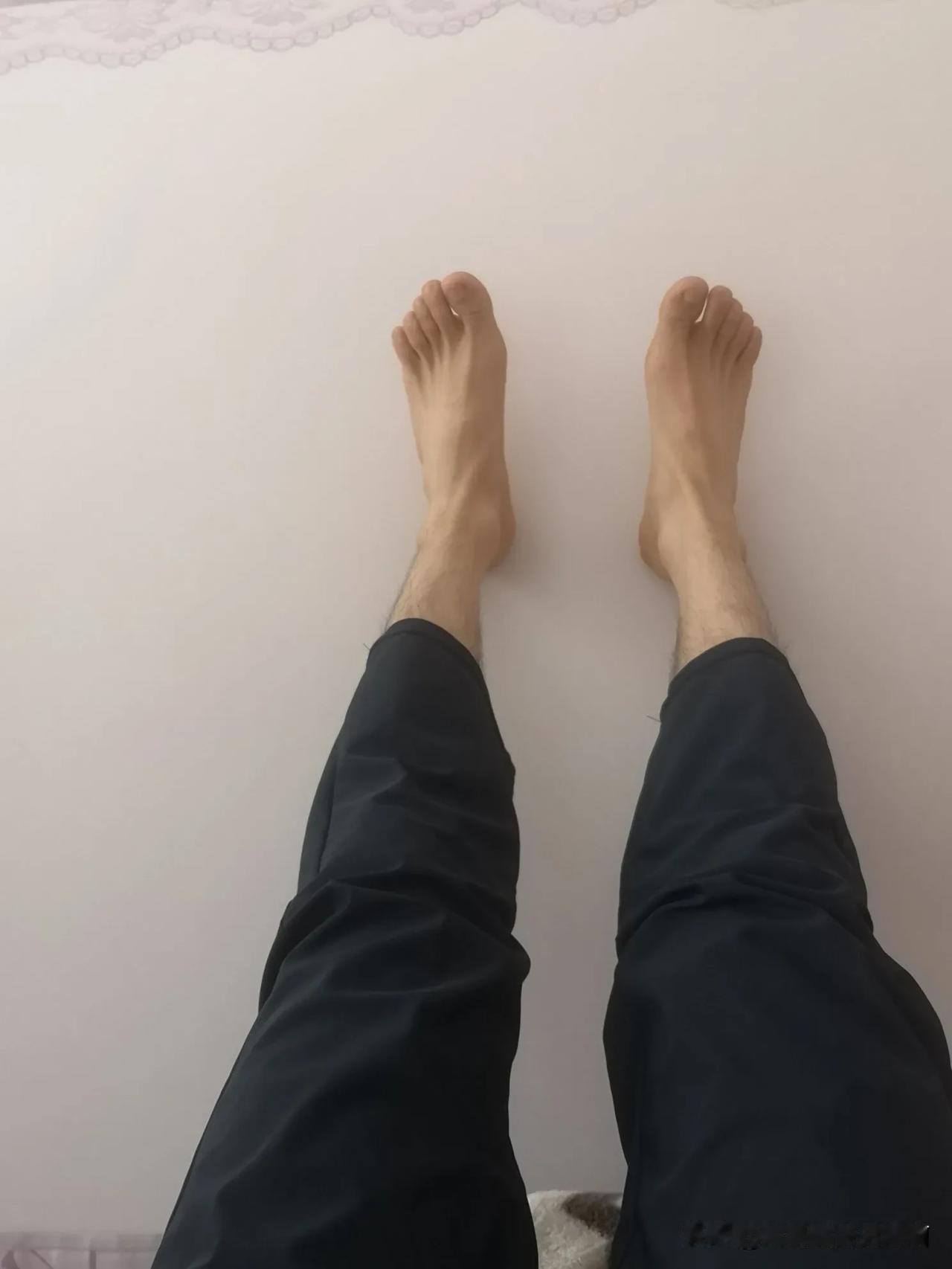 刮台风下大雨了！
下一会大的下一会小的！
无所事事，手机刷累了！大雨台风天
