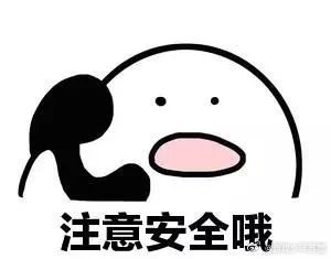 重庆山体崩塌都开始掉碎石了还有人在原地观望，心也太大了。十几栋楼瞬间就没了，幸好