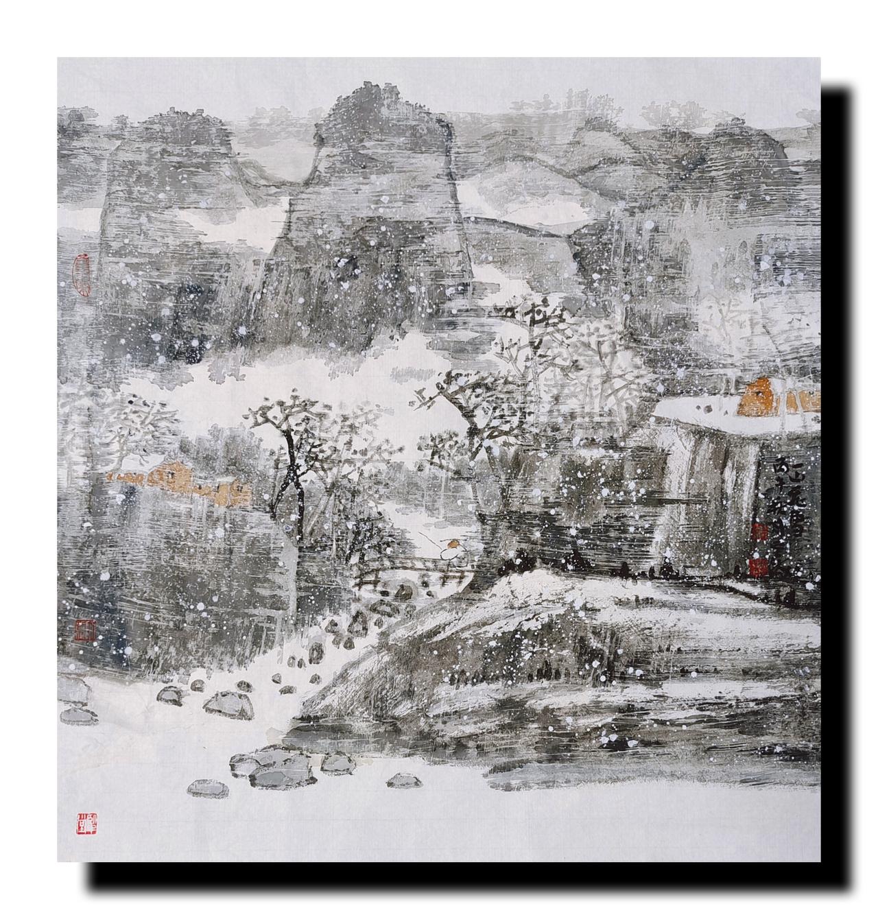 深山落雪，满目素裹，寒桥横卧，溪流然止，错落杂树，隐舍三间。
孤人思乡心切，独步