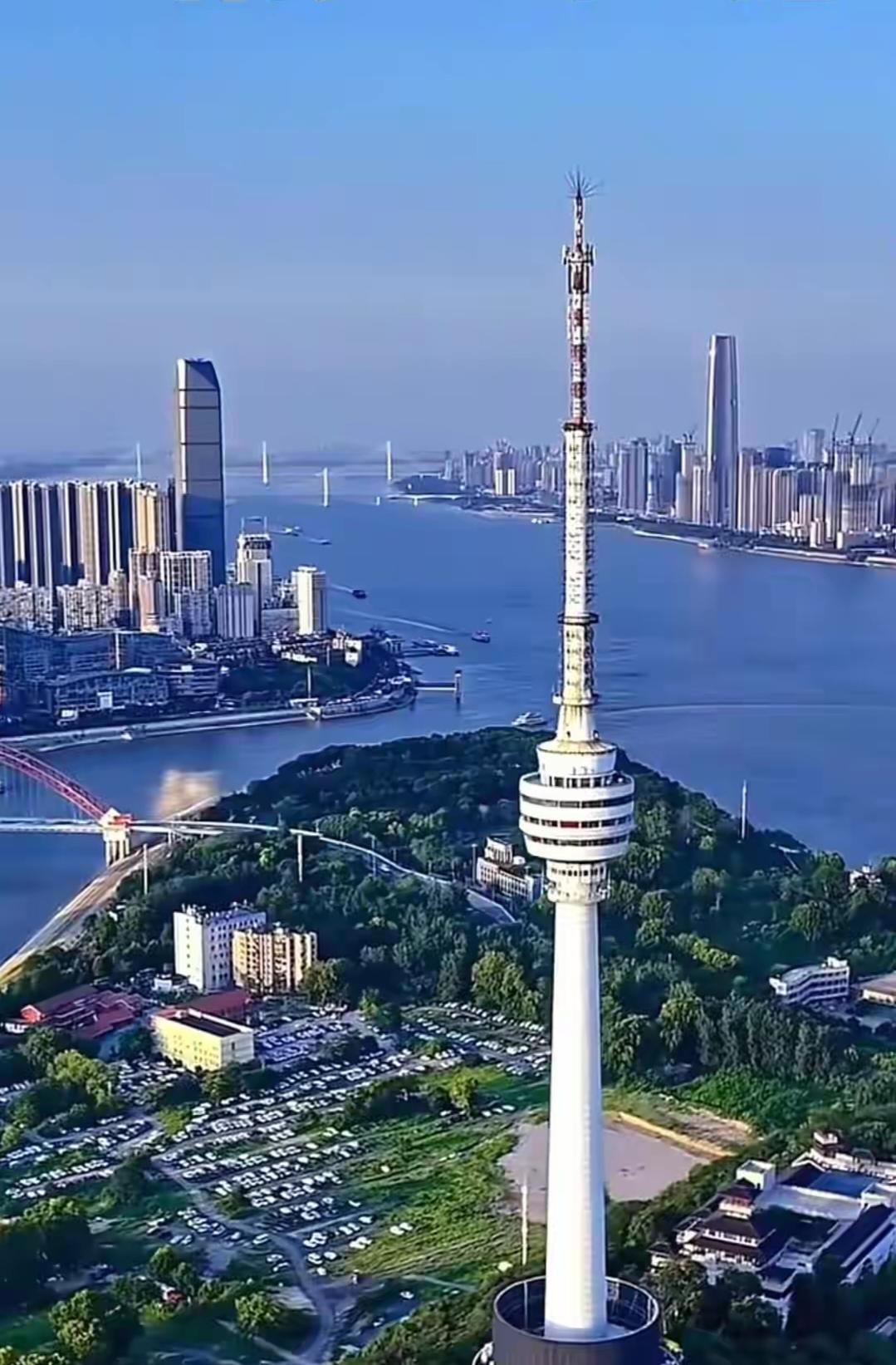 按逻辑来讲武汉只有三镇，只是现在的一个镇比原来扩大了几十倍，上百倍而已。黄陂新洲