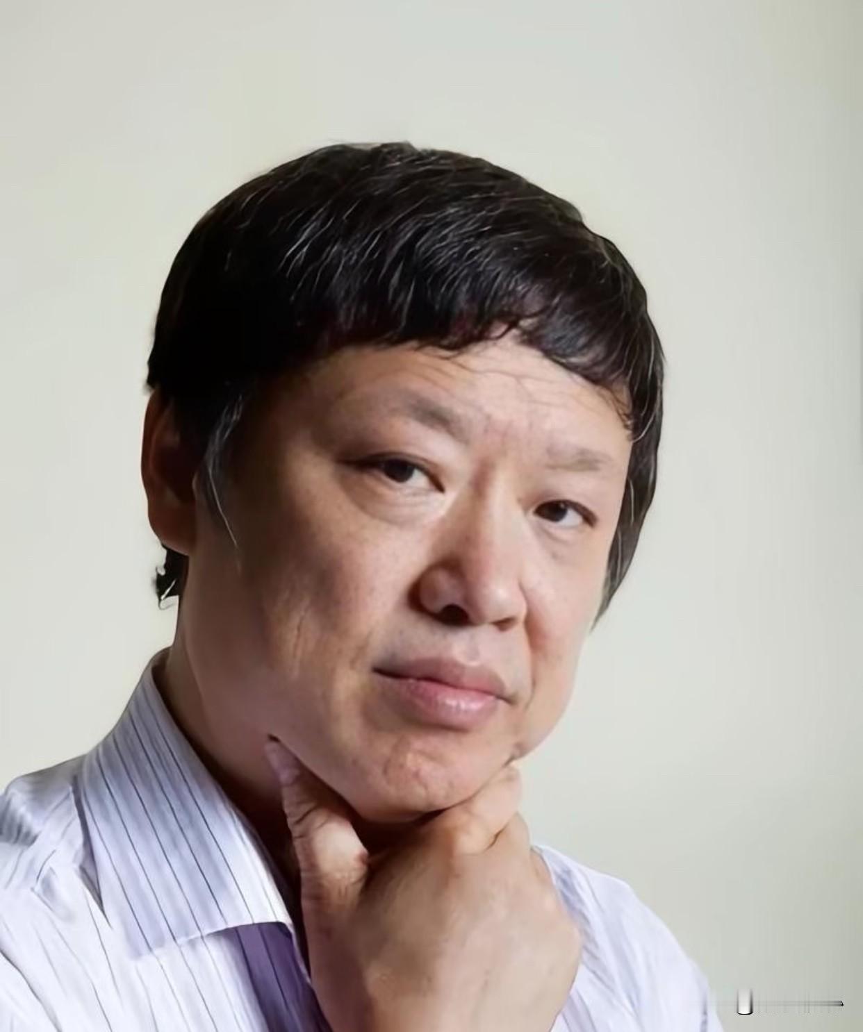 粉丝：老胡你怎么啦？
老胡：我怎么啦？
粉丝：你换赛道了吗？
老胡：换什么赛道？
