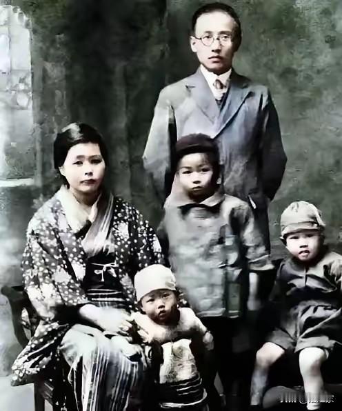 1978年，郭沫若在北京去世。最让人想不通的是，他在日本抛下的五个孩子，在佐藤富