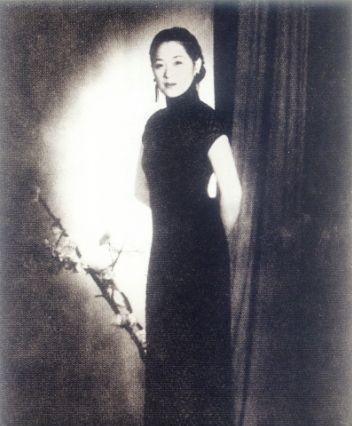 1935年，一烟花地女子恳求37岁张伯驹：“带我走吧！我还是清白之身！”张伯驹递