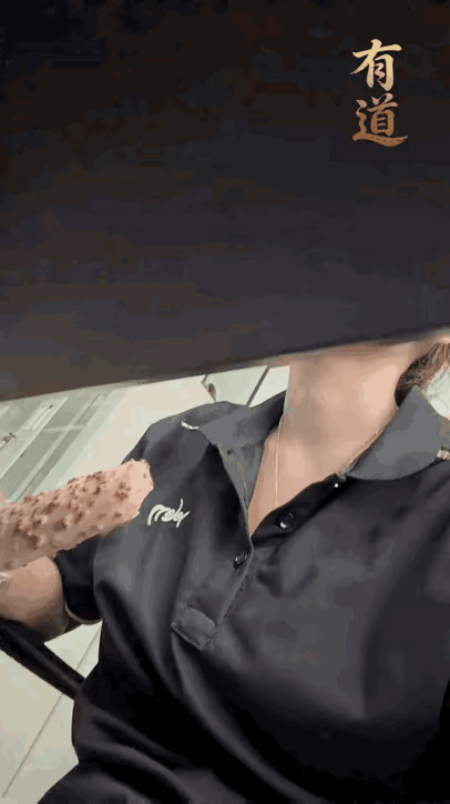 小姐姐看得出来，
早上应该是没有吃饭。