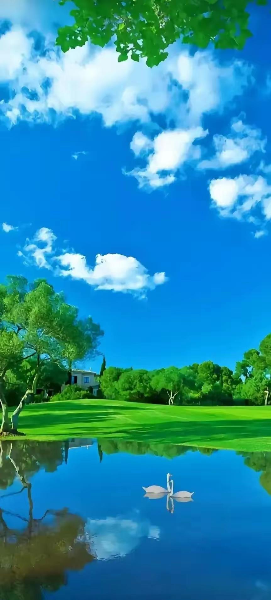 退休了就不怎么跟过去的熟人联系了，也不想再见到熟人了。
不是咱有多清高，实在是没