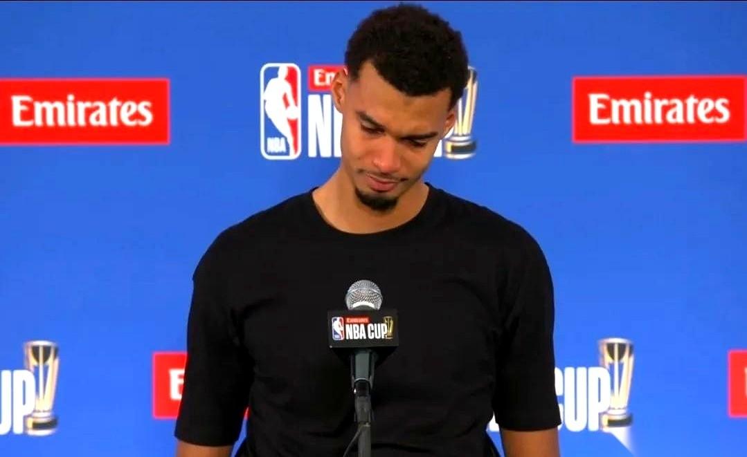 赛后采访，他哽咽了。
镜头怼着脸，全世界都看见了，一个19岁的、两米二几的大个子