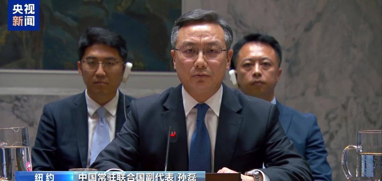 4月27日，钓鱼岛附近海域发生日方船只进入后被中方海警依法驱离的情况。事后，日本