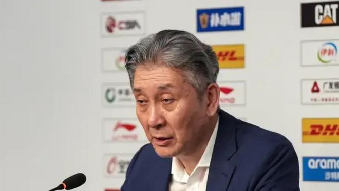 郑永刚：史密斯受伤后还想打，系列赛来日方长，还是先保护一下
深圳男篮和广厦男篮的