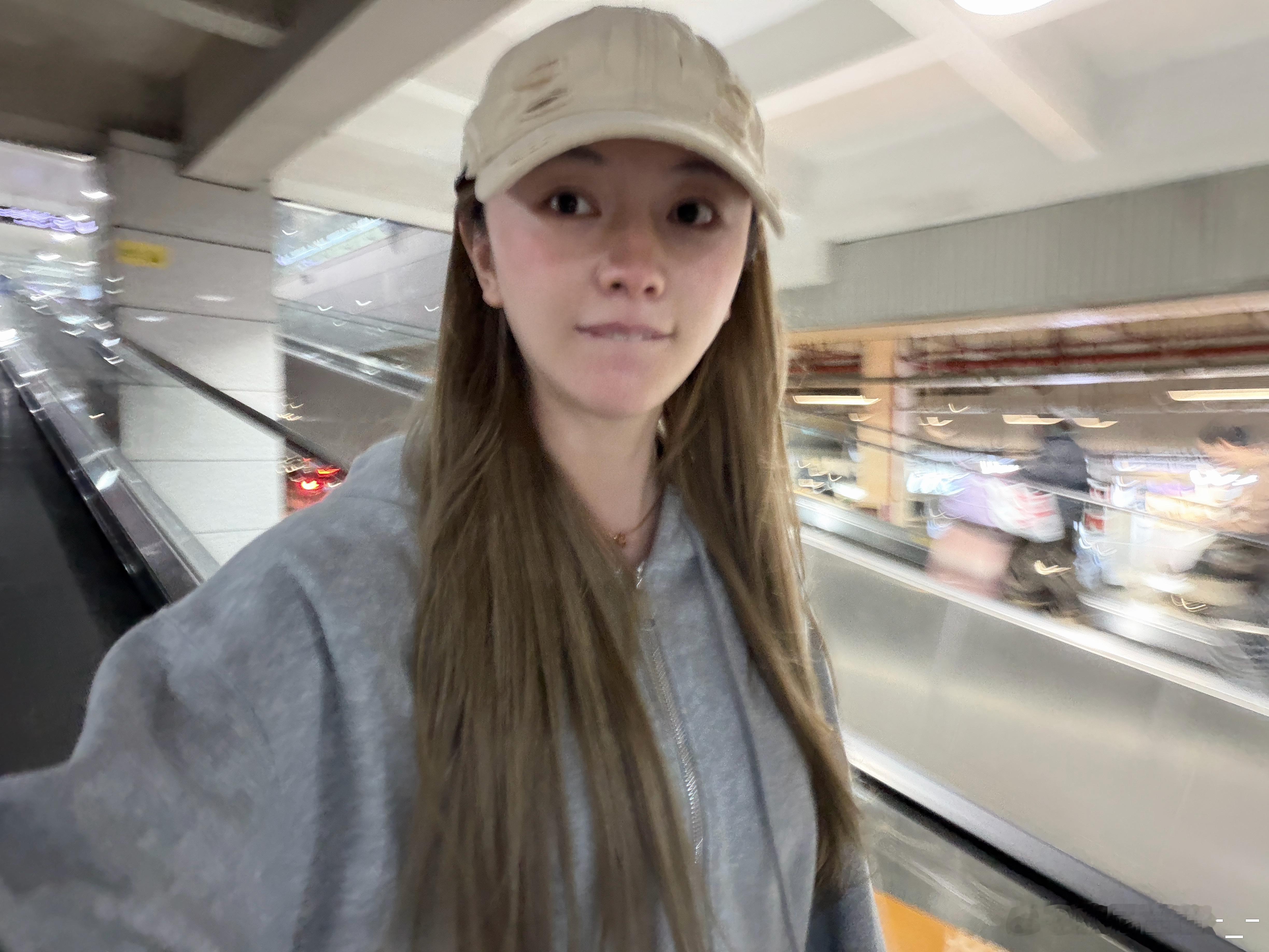 为什么要从深圳飞，好困～第一次到机场不是我飞嘻嘻欧尼茜茜 深圳·深圳宝安国际机场