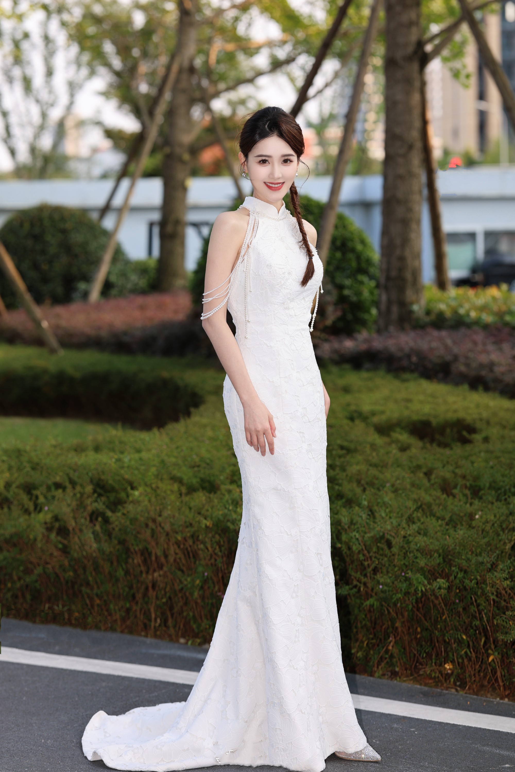 李丹儿，朱夏清风白裙胜雪，优雅怡人 ​​​
