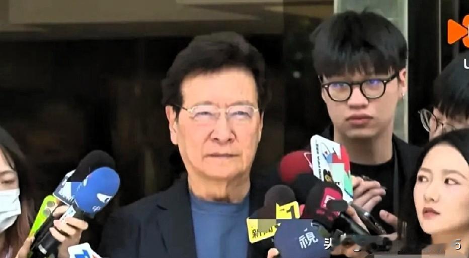 特朗普就轻飘飘说了一句“不希望有人走向独立”，结果赵少康这边的风向，那是转得比风