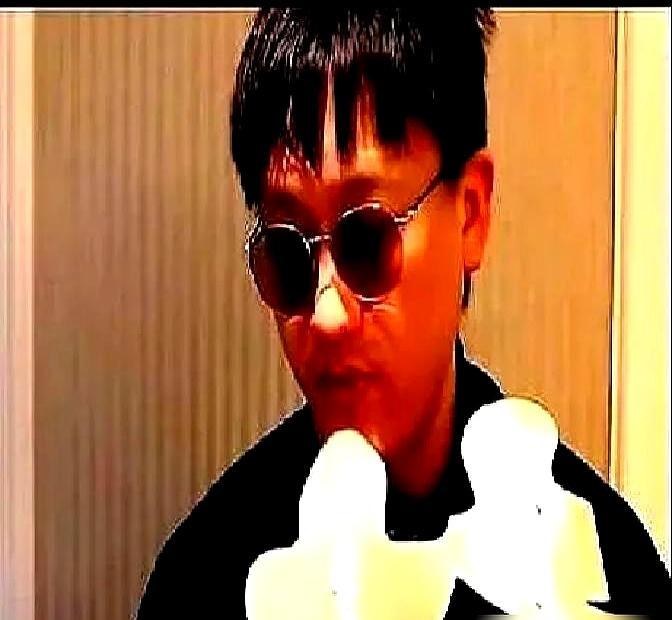 直播突然黑屏，就因为力哥指着婚房效果图开了句玩笑。
 
他嬉皮笑脸说“咱俩以后的