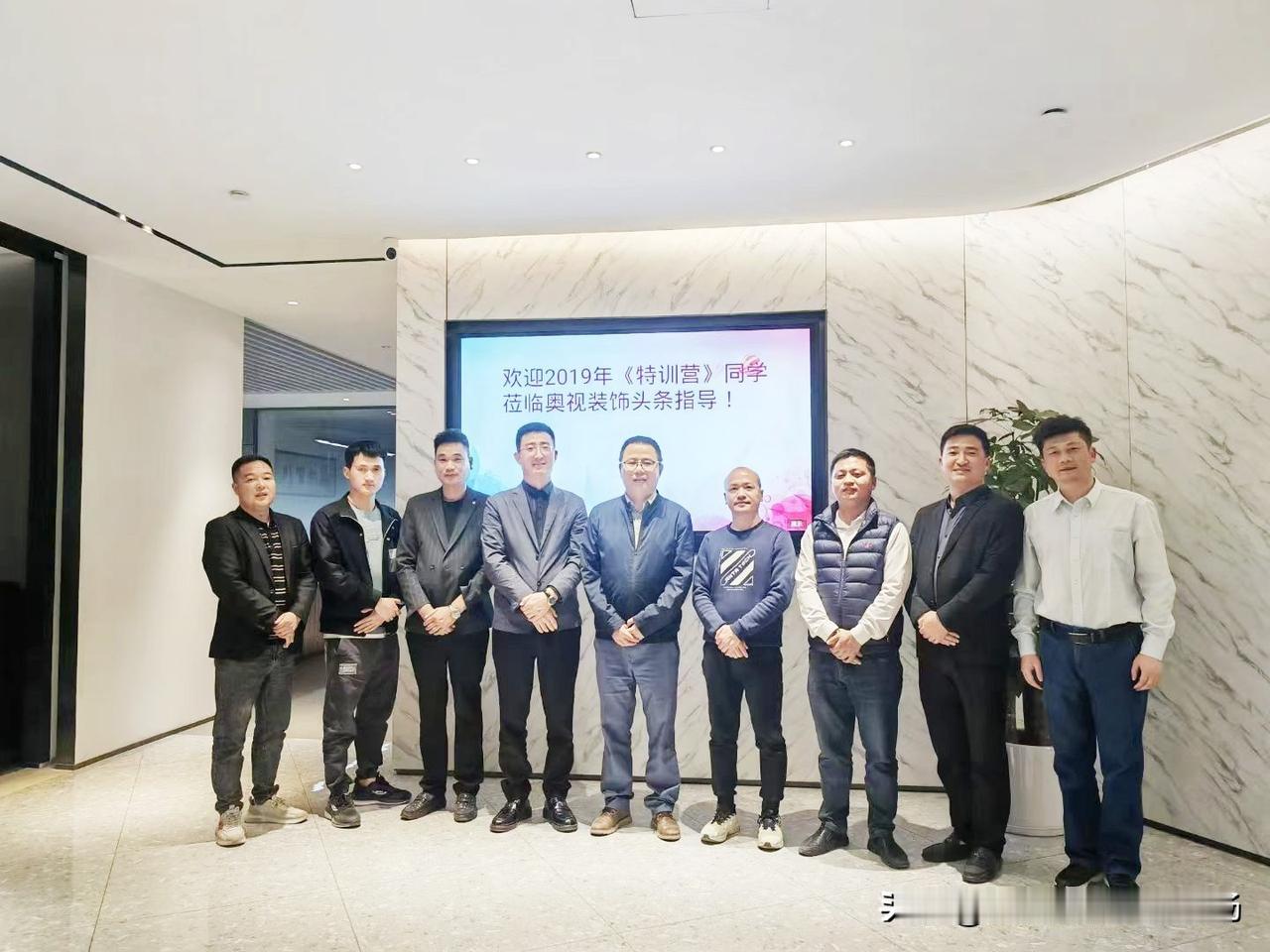 友谊天长地久！
奥视课堂最美的缘分，让同行从对手变成并肩作战的兄弟。
携手共做孟