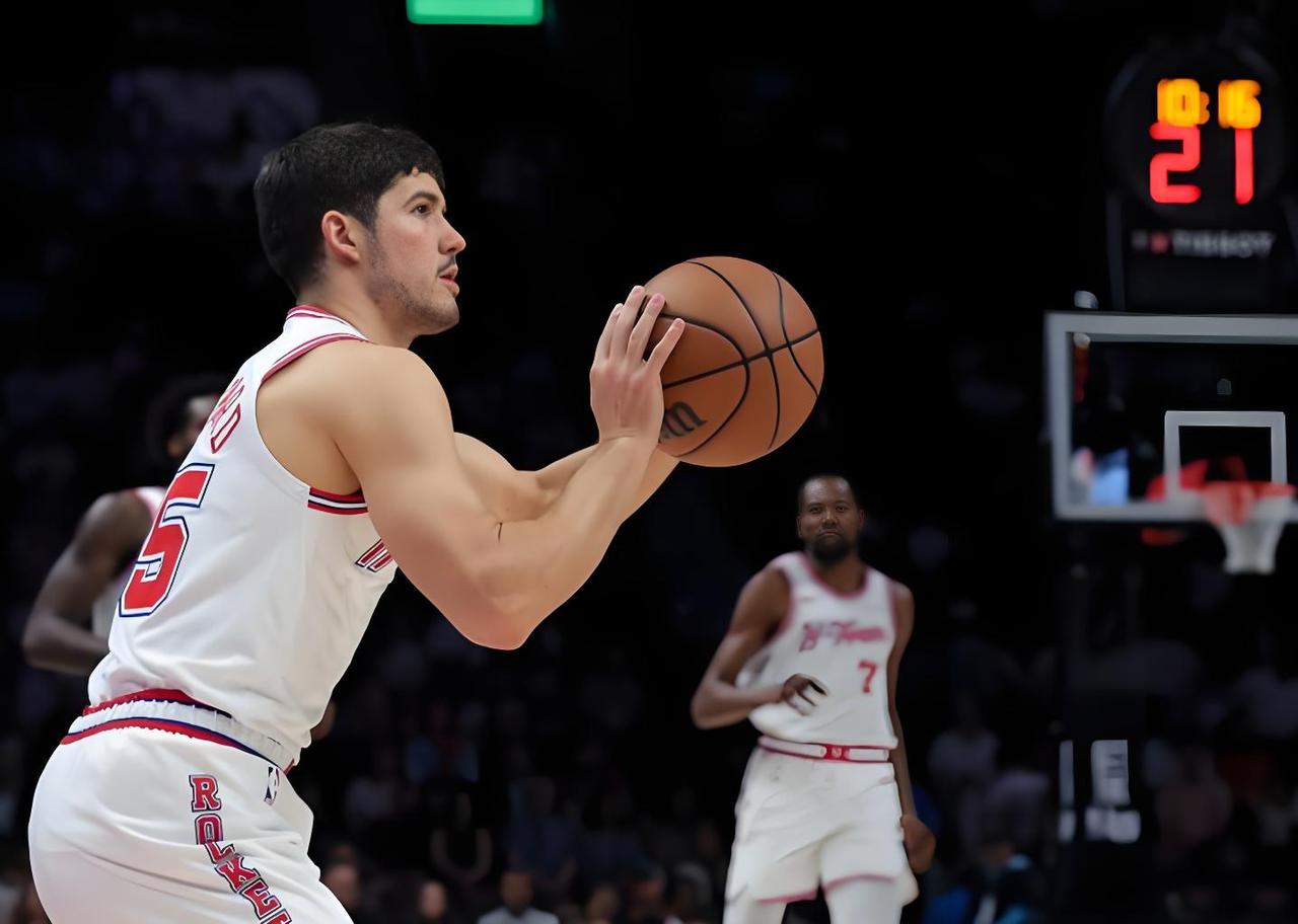 谢泼德才是火箭未来！乌度卡别再瞎用了！
 
昨天火箭和热火的比赛名场面太打脸：谢