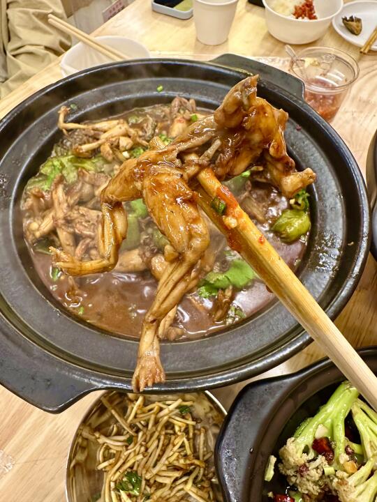 宜昌！好吃的蛙蛙！！藏在巷子里的。。。。。