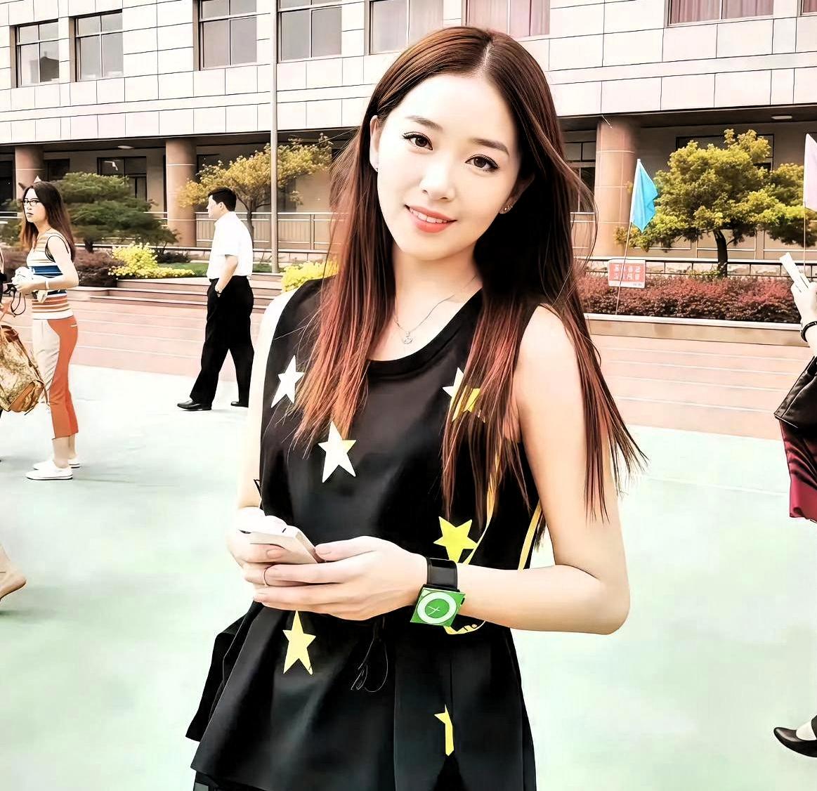 都说辛芷蕾和阚清子撞脸。考古完她们微博，我发现撞的不是脸，是命。

一样想剪短发