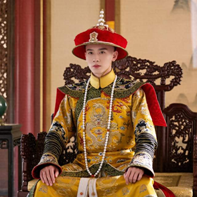 乾隆晚年到底有多离谱？一边自称“十全老人”