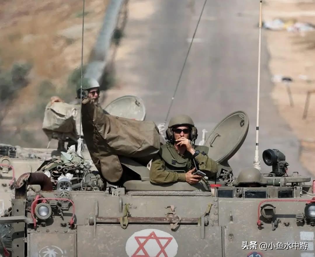 以色列军方宣布，一名伞兵在黎巴嫩南部的交火中身亡，另有三人受伤。