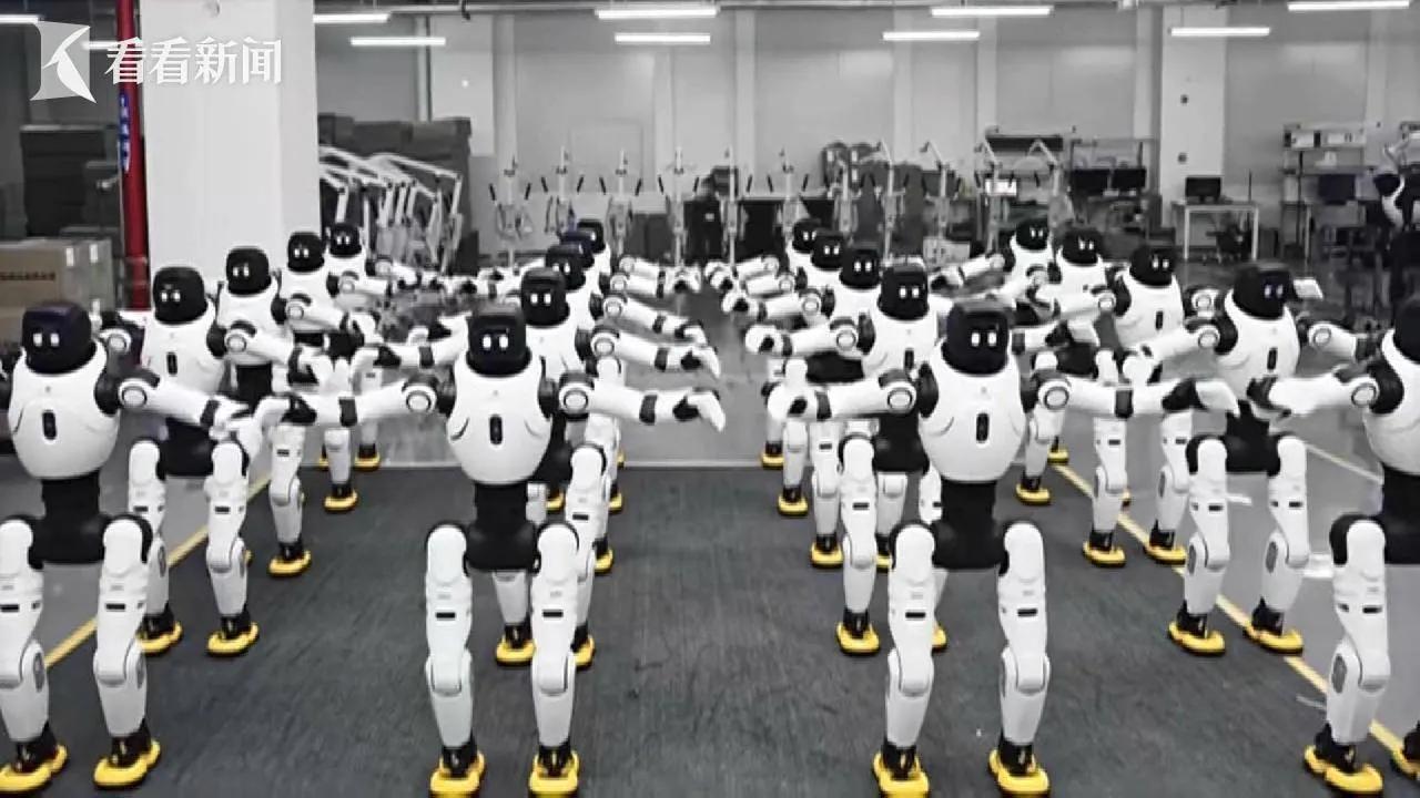 上海官宣"十五五"推10万台人形机器人进厂，225亿基金砸下去，这次来真的

5
