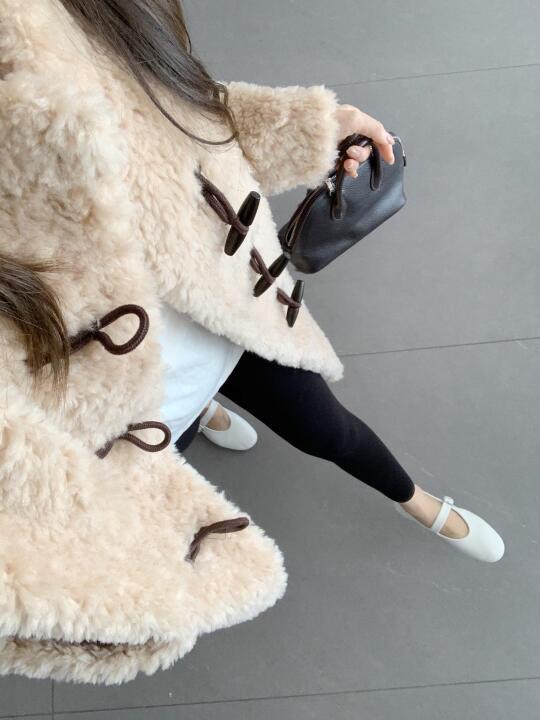 毛毛外套这样穿，秋冬氛围感！！