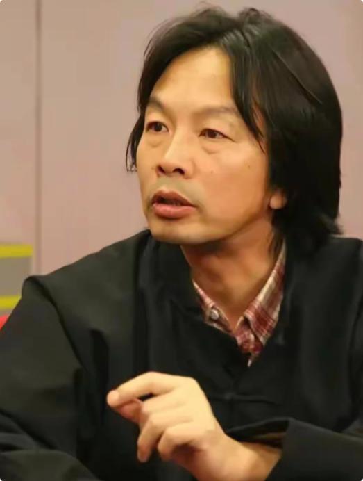 刘震云说：“四大名著，全是人情世故。
水浒传讲的，全是如何送礼；
红楼梦讲的，全