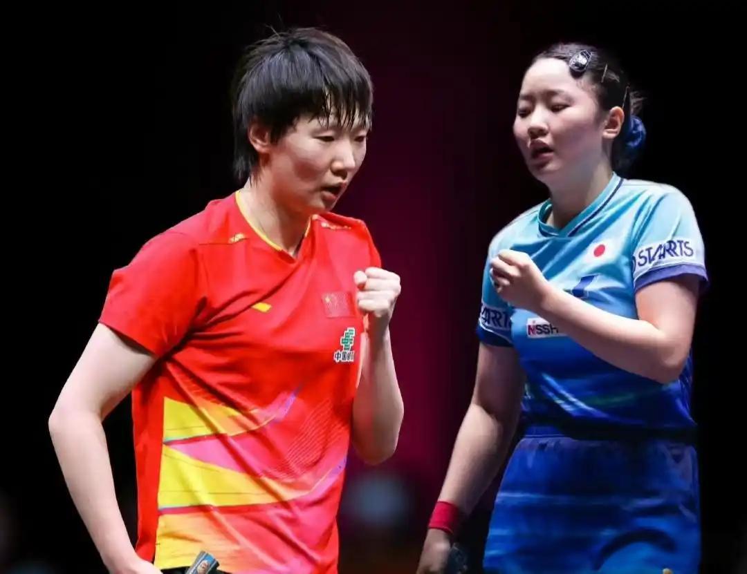 真让人意外！9月27日亚运会女单半决赛，张本美和硬碰王曼昱，日本乒乓球队临场指挥
