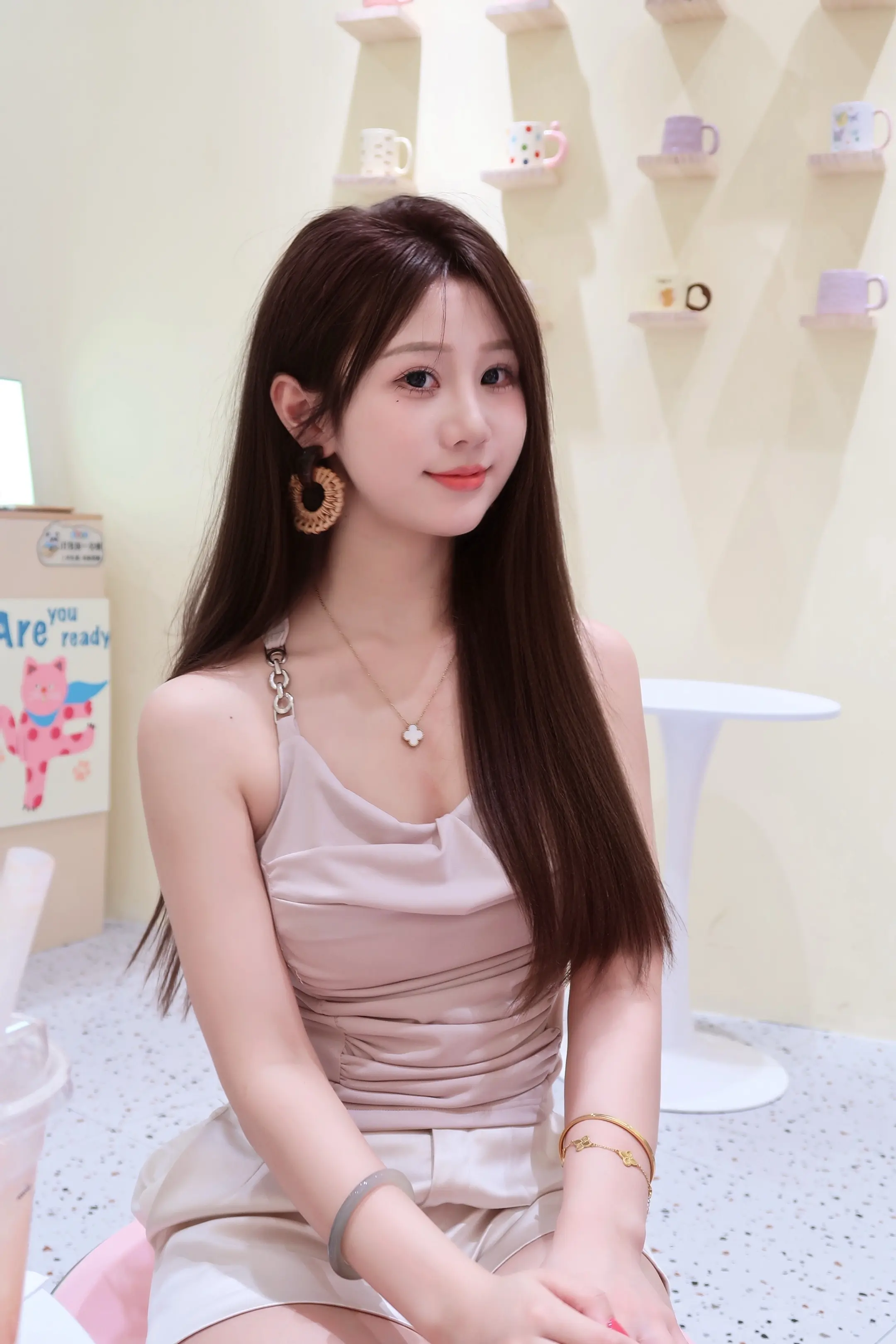 她是一座白色的岛屿