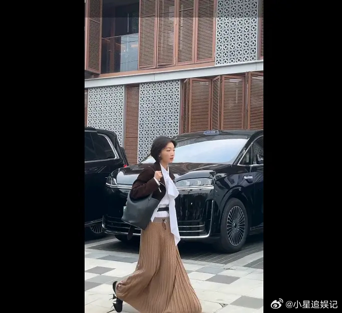网友都在猜测周冬雨应该过几年就会隐退默默支持刘昊然工作吧？ 