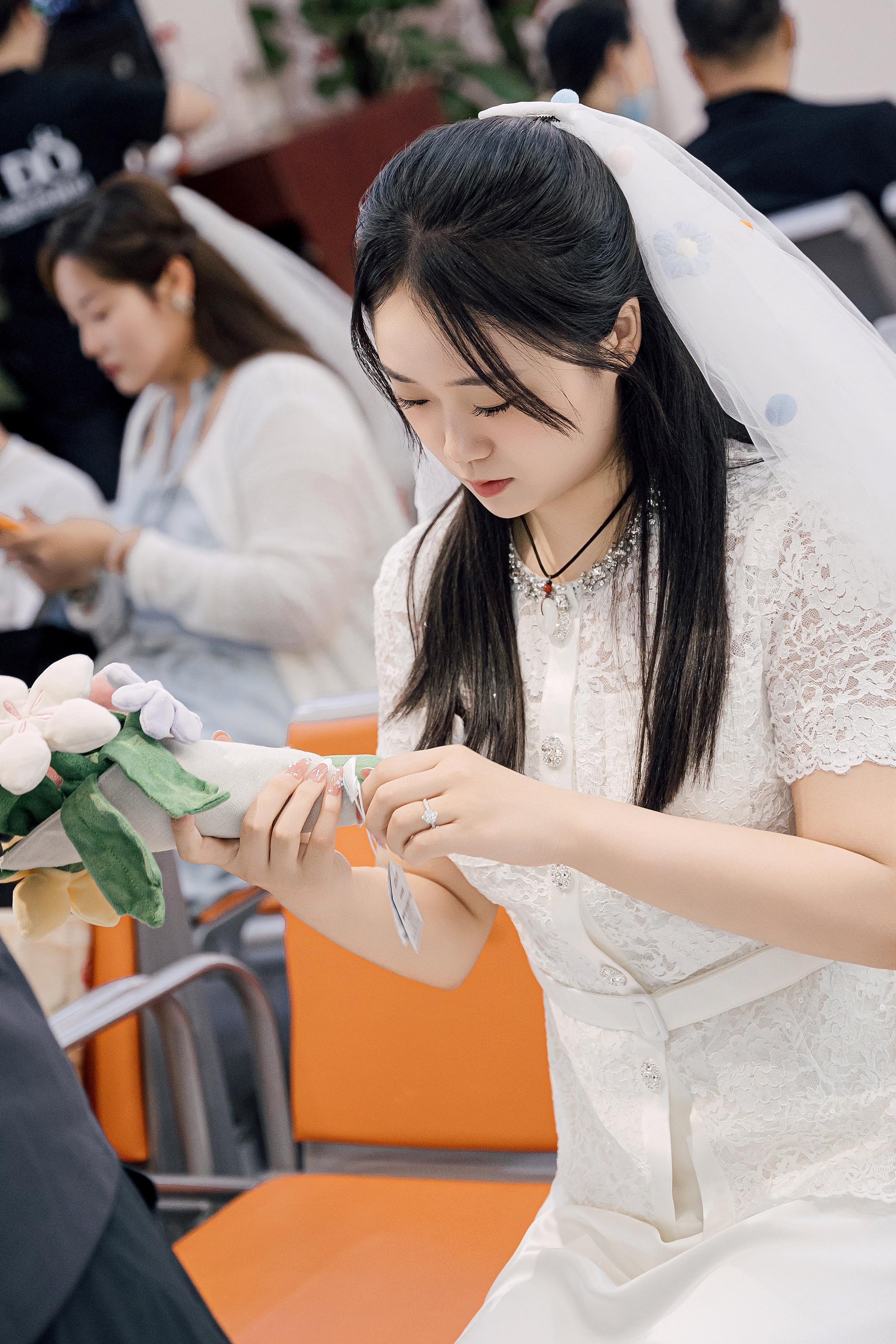 幸福是不用言语的，表情神态就会说话