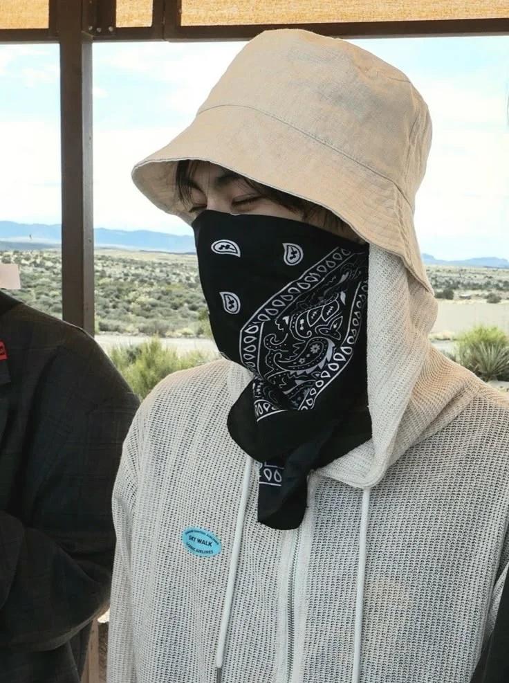 祯元是睫毛精的证据有
平时被细长眼尾吸引住
后面发现睫毛也长长的[惊喜]
cr.