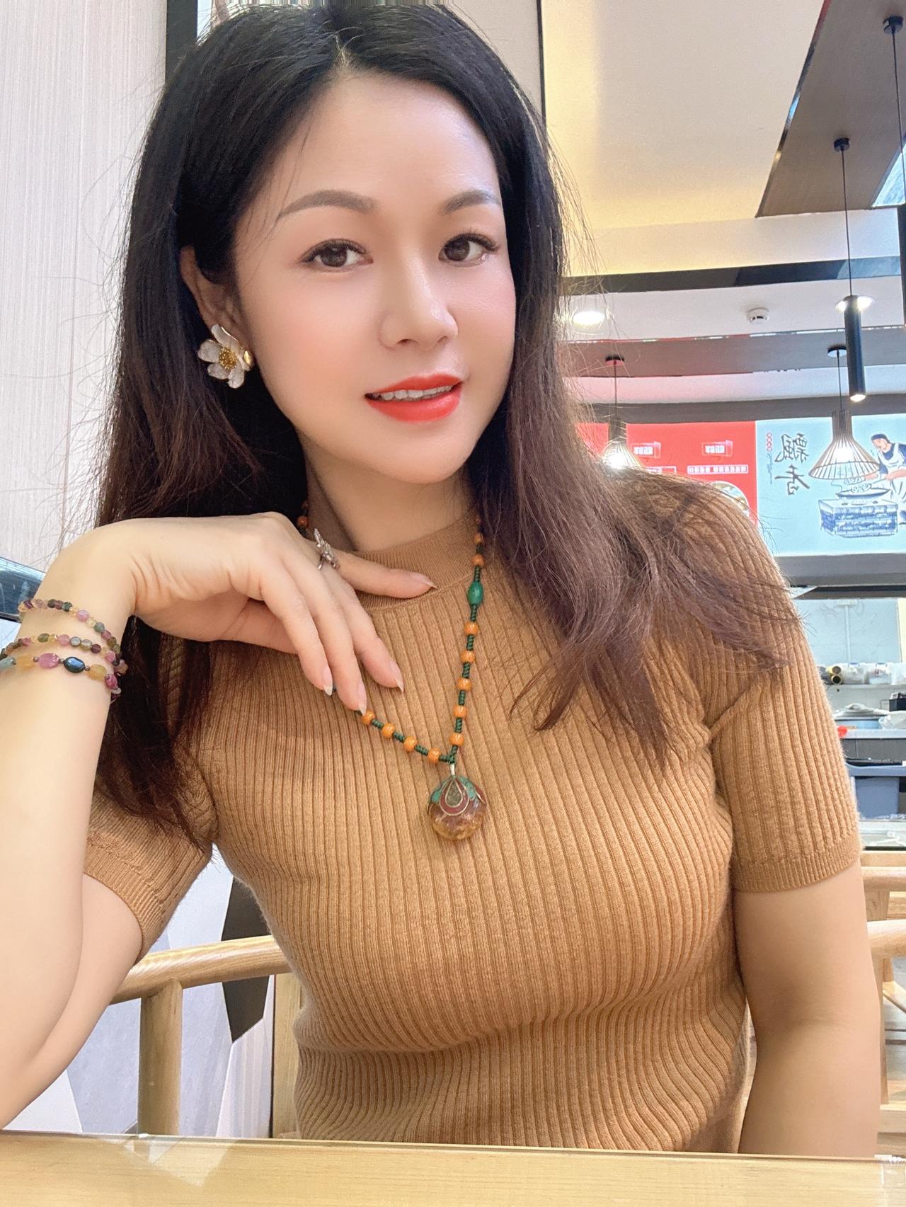 早安朋友们开心快乐每一天 穿搭治愈生活 精致的穿搭是生活态度