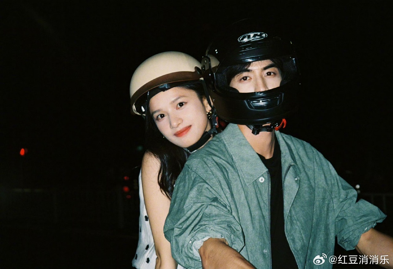 娱乐宋威龙张婧仪和陈异苗靖宋威龙张婧仪发了陈异苗靖合照是陈异和苗靖！！ 