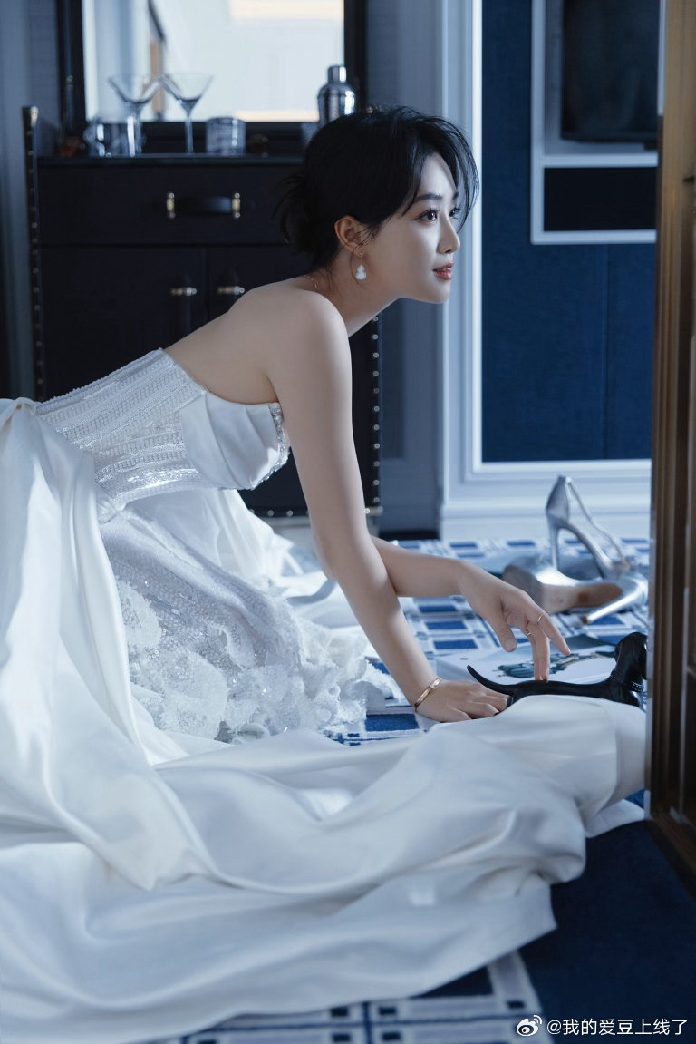 蓝盈莹澳门online蓝盈莹线下美成这样了在线围观澳门线下现场画面，蓝盈莹气场柔