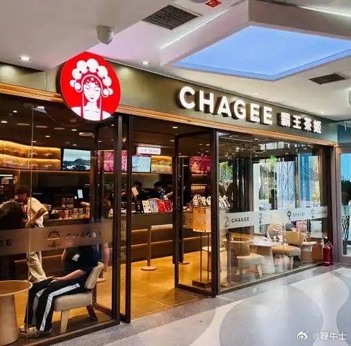 【霸王茶姬Q1总GMV达79.18亿元，门店数超7500家】5月29日，霸王茶姬