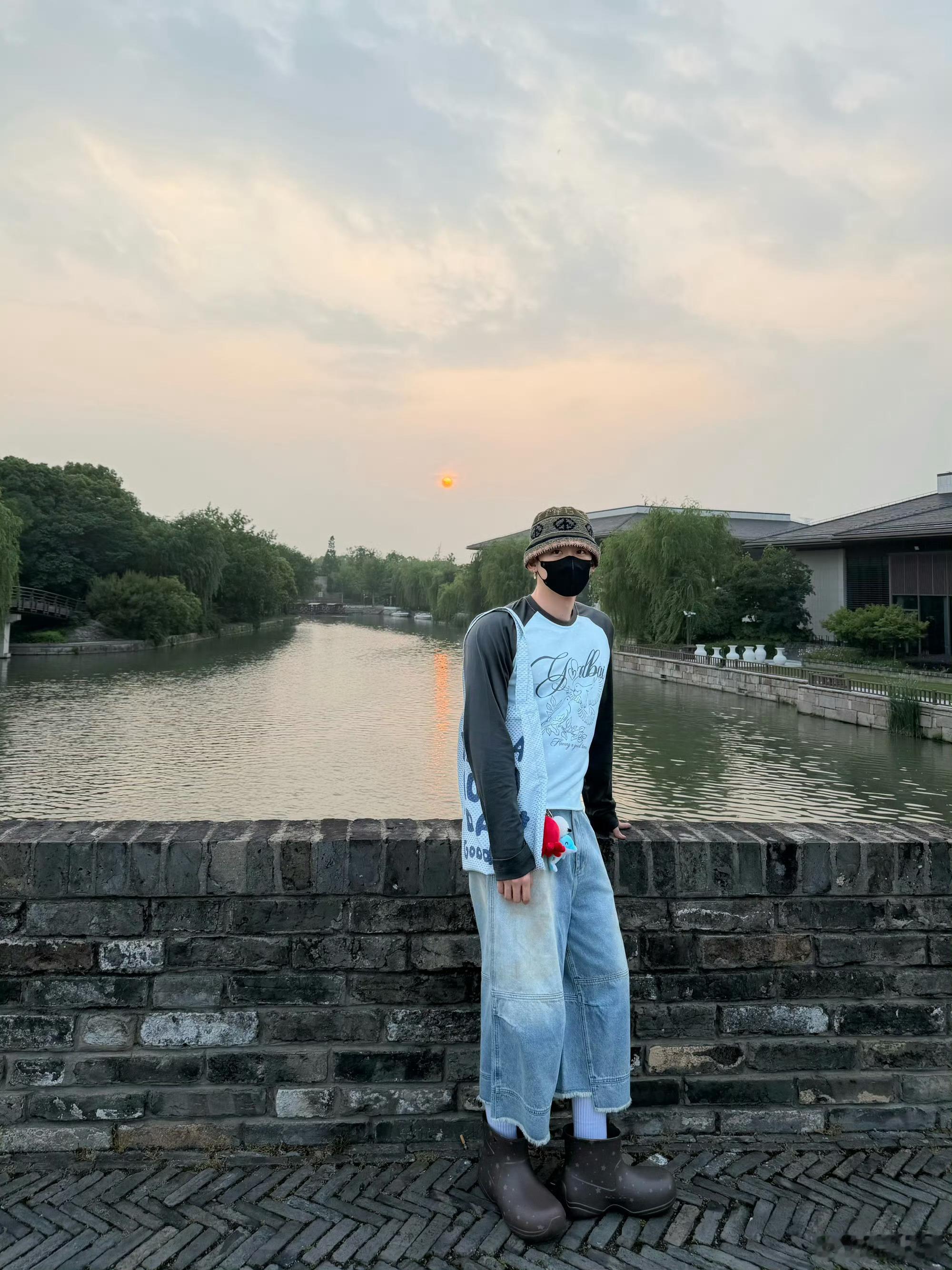 白敬亭更新日常，你的穿搭博主上线，又高又帅的小白，黑色那套我直接梦回桑延了！！！