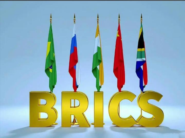 伊朗正式加入金砖银行！美国的金融封锁不灵了。

很多人都知道，美国这些年拿捏世界