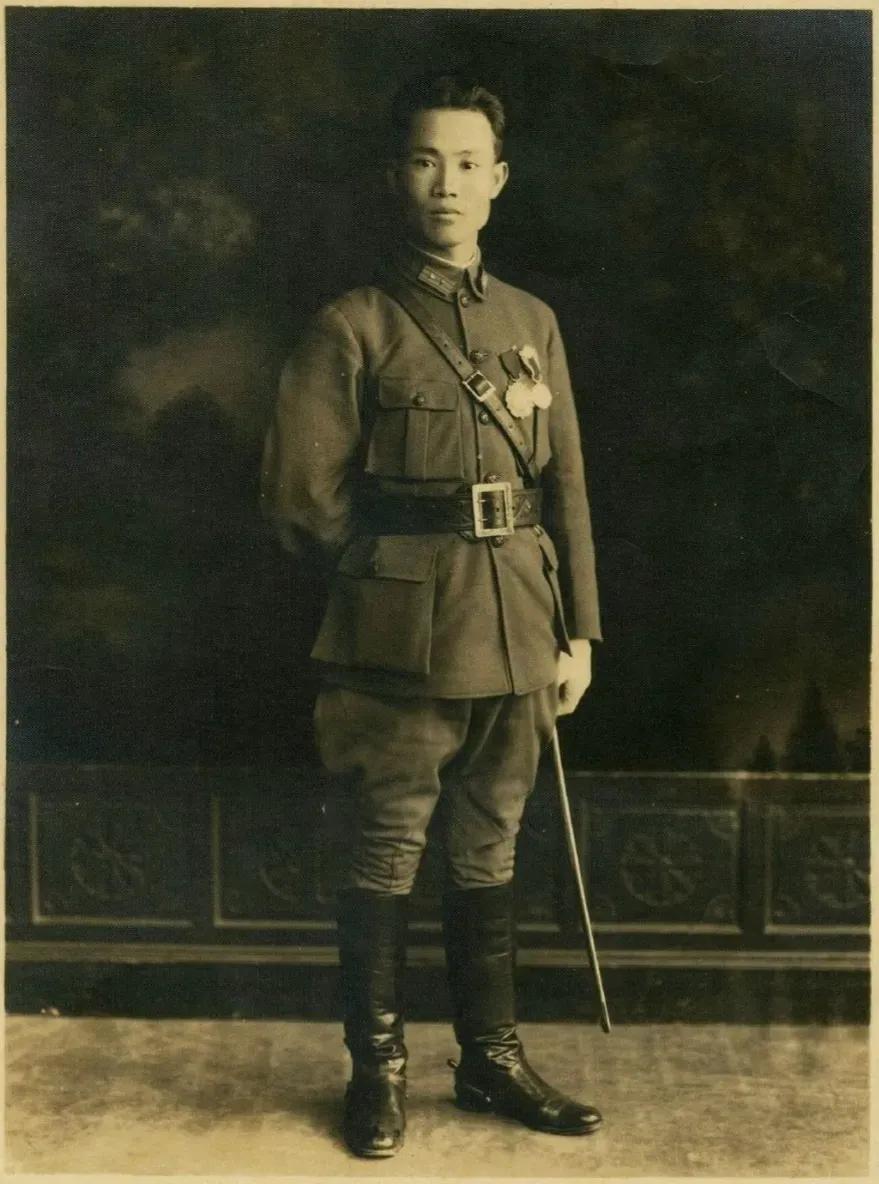 这是1931年，陈诚刚参加完中原大战后的一张照片。陈诚能有你今天还是蒋介石的栽培