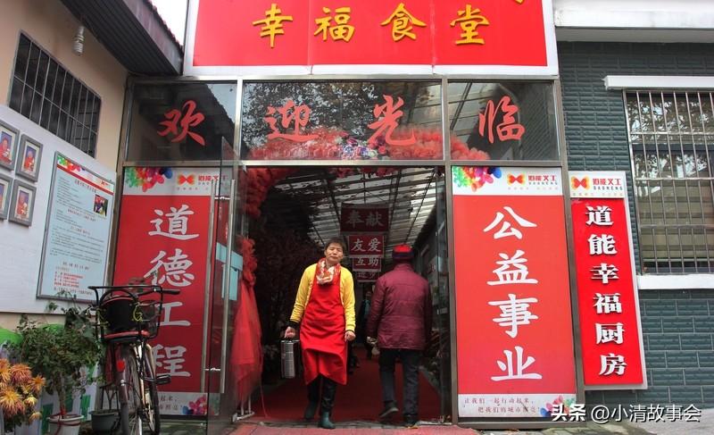 幸福是历经世事沧桑后，仍能因生活琐碎而心生温暖；是经济上的从容，点外卖时无需纠结