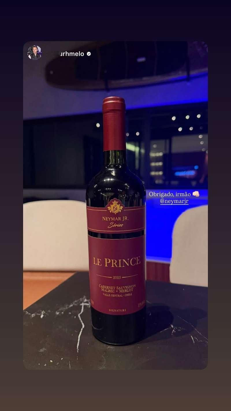 neymar[超话] 快拍更新阿图尔·梅洛晒内马尔联名红酒，致谢：谢谢你，兄弟！