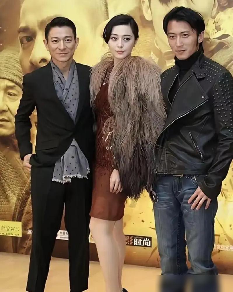 你别盯着刘德华的皱纹瞎感慨！资本早把他和谢霆锋划成了两种生物！
 
王晶拍着酒桌