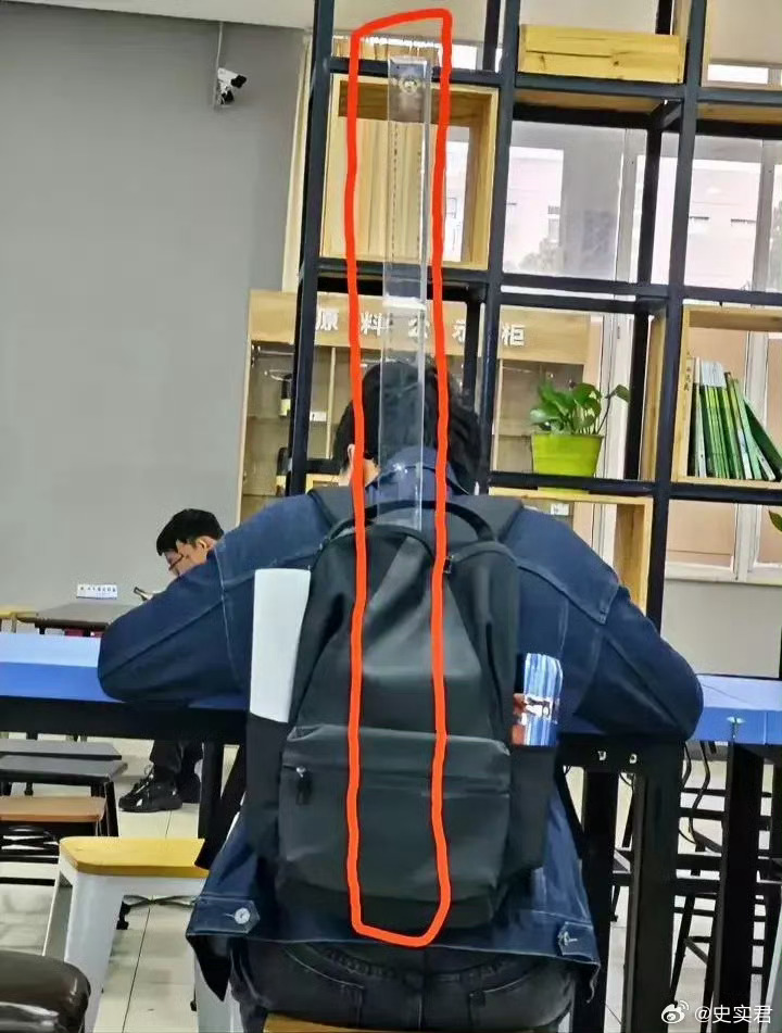 不懂就问，这个学生是什么专业的？ 