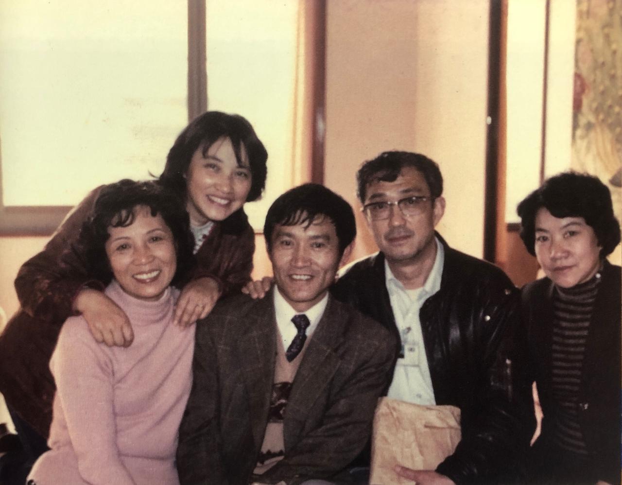 1985年，《红色娘子军》剧组部分成员在广州聚会，这是影片上映25年后的一次珍贵